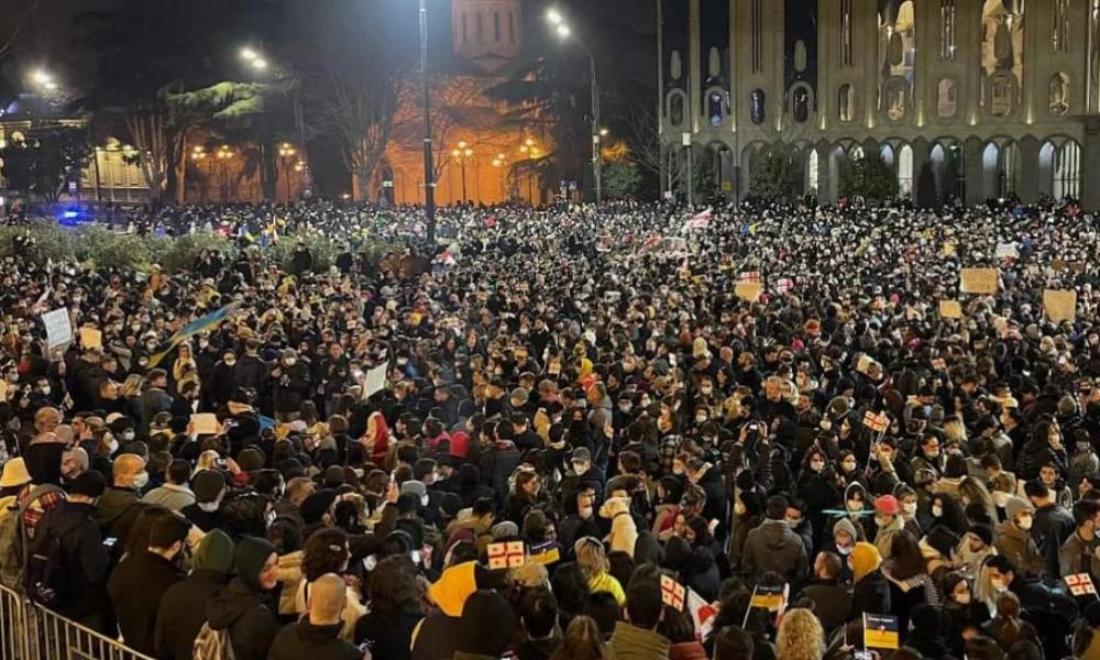 Γεωργία: Μαζική διαδήλωση στην Τιφλίδα υπέρ της Ουκρανίας